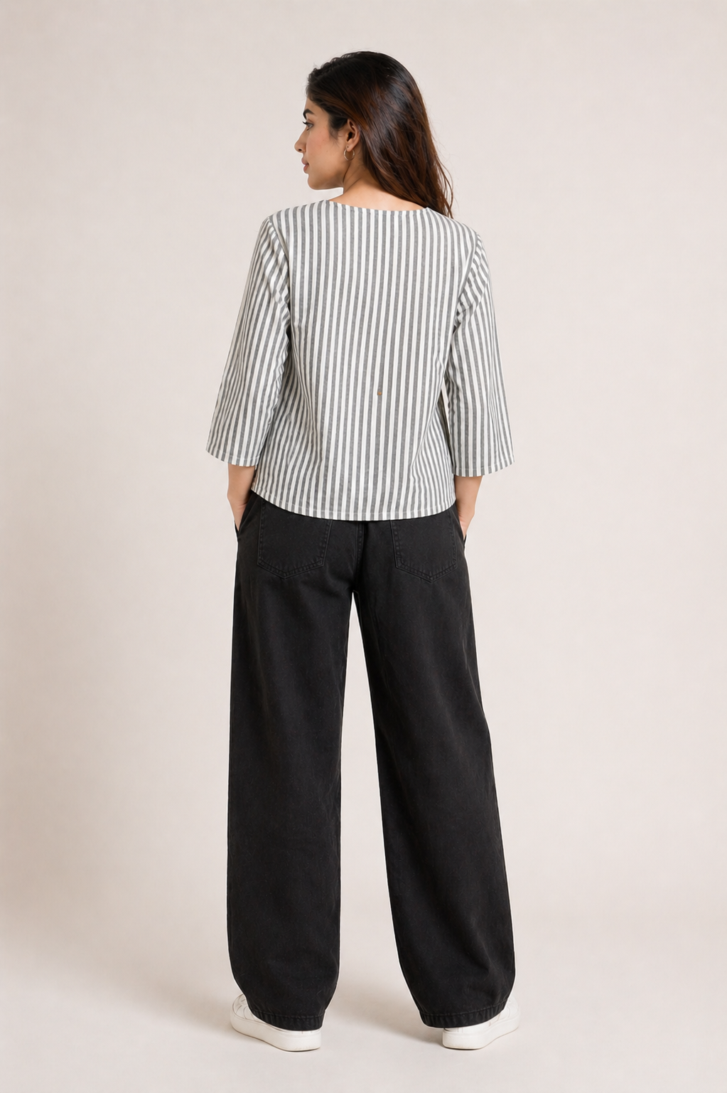 Women's Grey & White Vertical Striped Button-Down Top D56