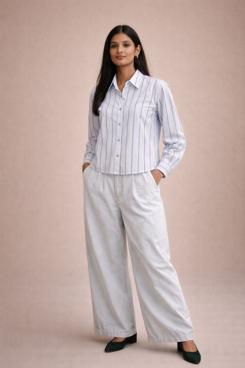 Modern Minimalism in Crisp Blue & White D49