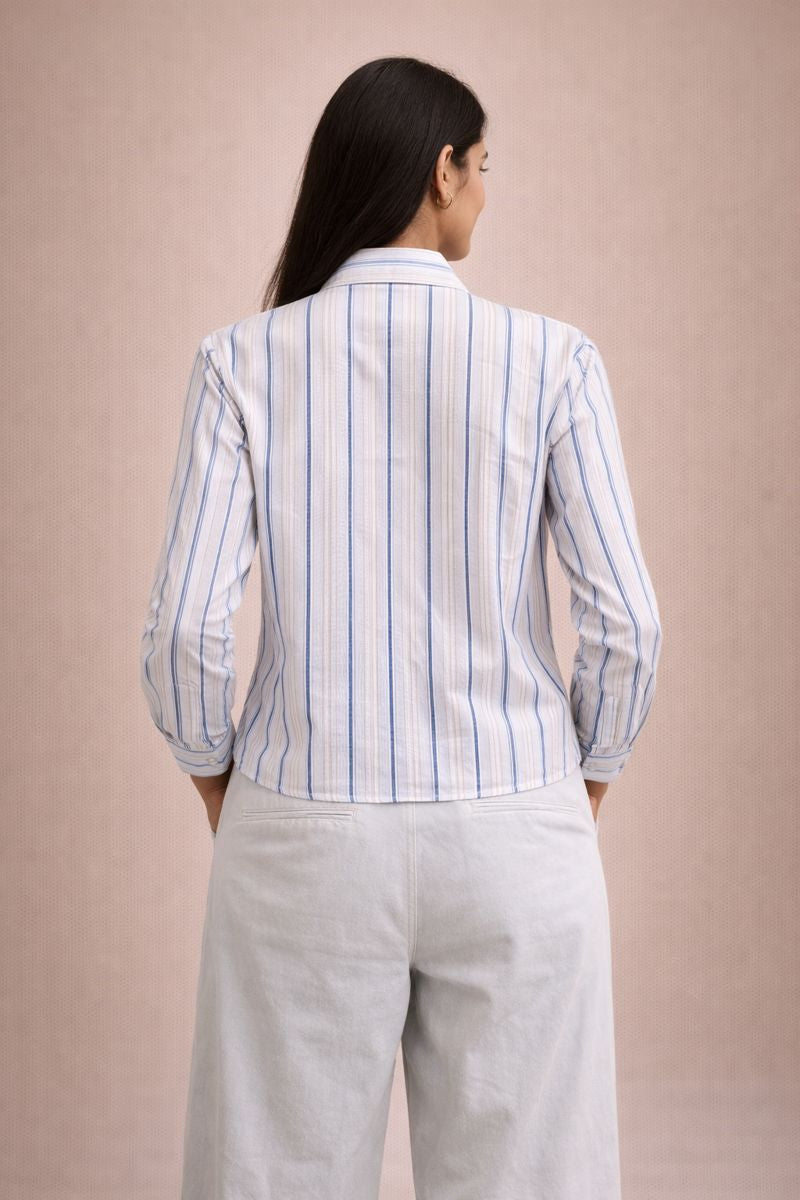 Modern Minimalism in Crisp Blue & White D49