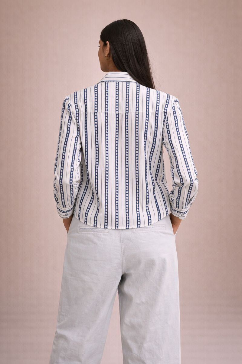 Modern Minimalism in Crisp White & Blue D50