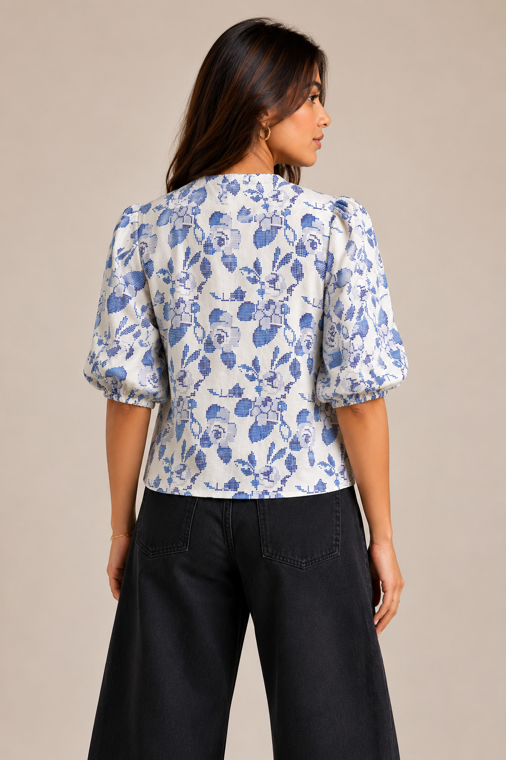 Printed Puff-Sleeve V-Neck Top D66