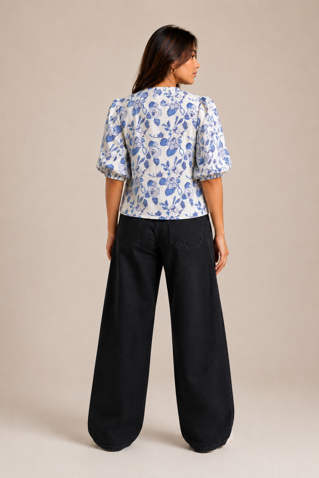 Printed Puff-Sleeve V-Neck Top D66