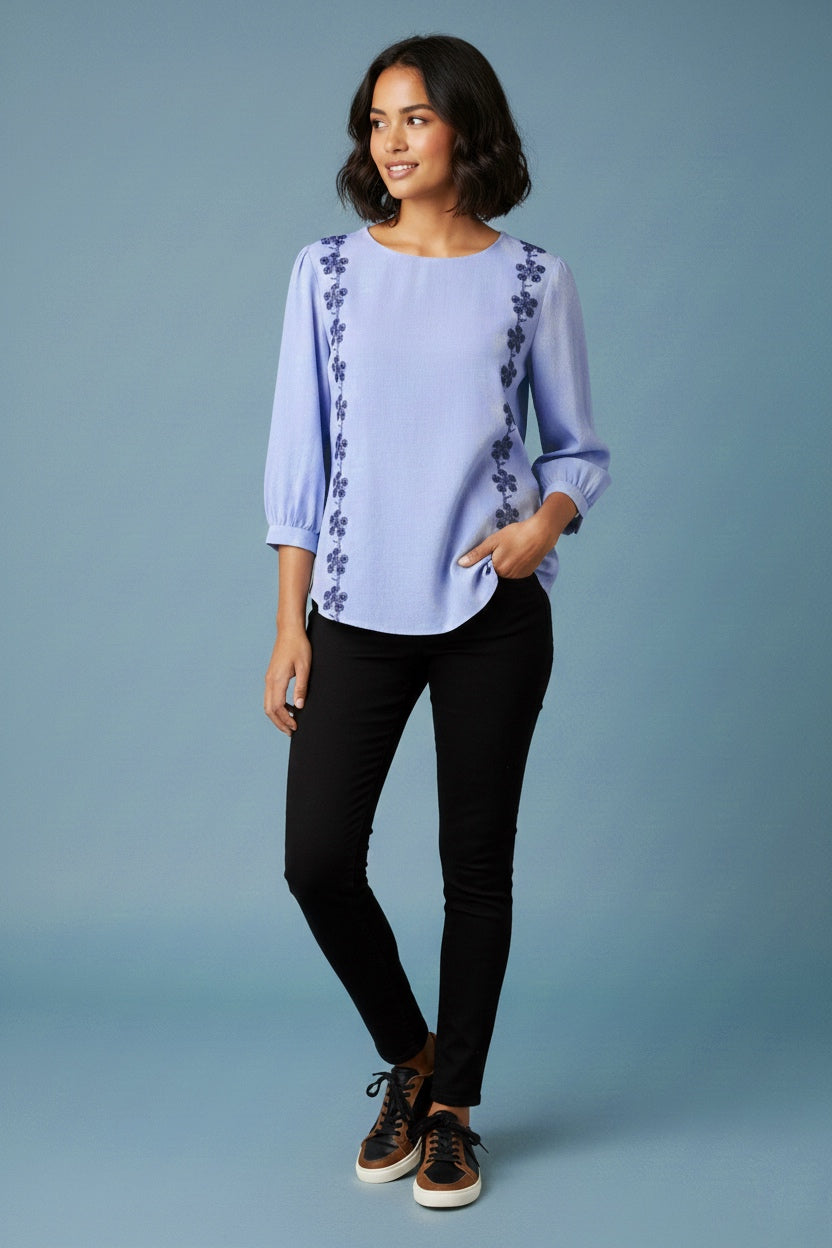 Modern Floral Placement Print Top with Clean Silhouette D9